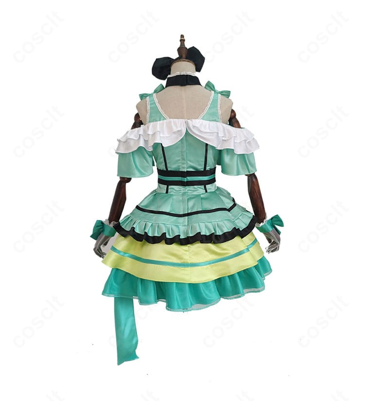 南ことり「限定さくらプリン♪」コスプレ衣装の背面。背中周りのデザインとシルエットを忠実に再現したディテール。