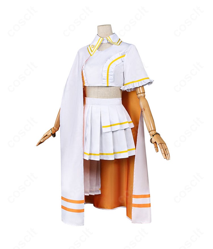 三俣チョコ 魔法衣装コスプレの左側面。コートのハリ感とレイヤー構成によるラインを確認できる画像。