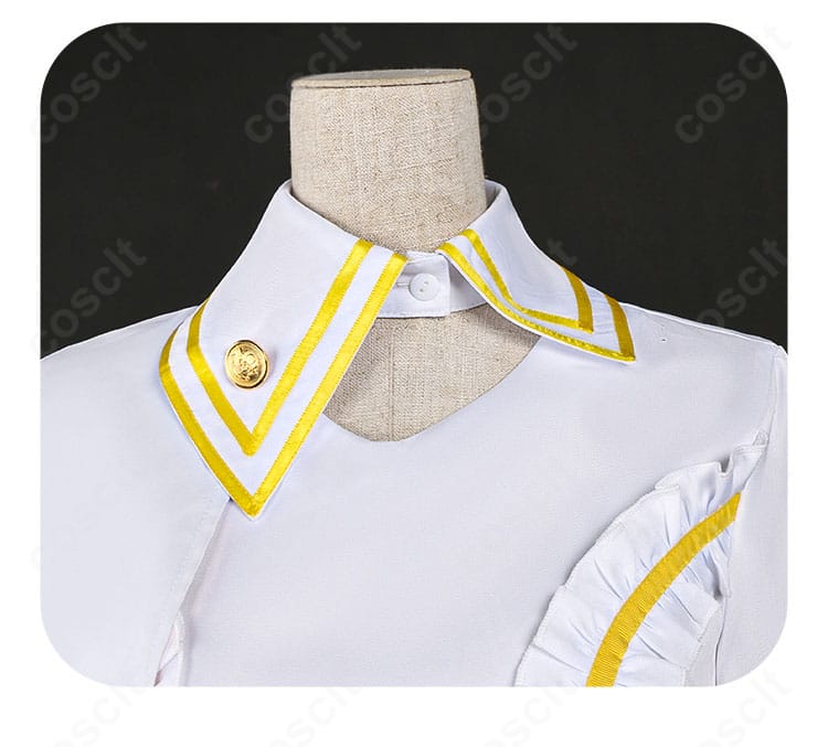 三俣チョコ 魔法衣装の襟元ディテール。パーカーとコートの重なり、胸飾りの配置が分かる接写。