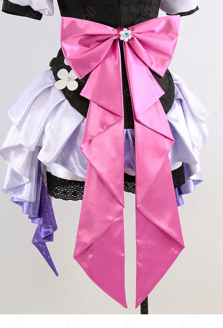 花群冬芽 アメジストドリーム衣装の背面蝶結びリボン。ボリューム感と結びの形がわかる後ろ姿の詳細。