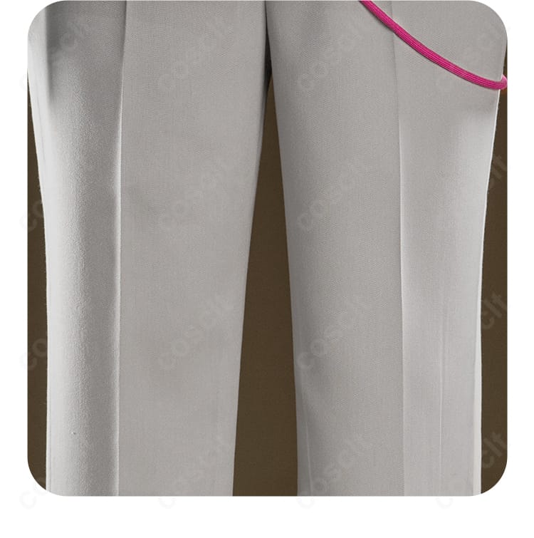 袖口とカフスのデザイン。手元アップでポージング映えを確認