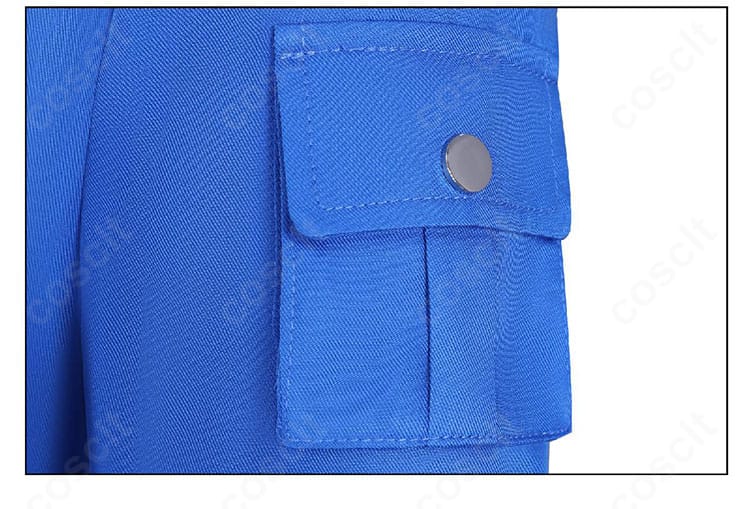 雨海ルカ コスプレ衣装の袖ポケット装飾。ステッチとフラップの形状、装飾金具の質感が分かるアップ。