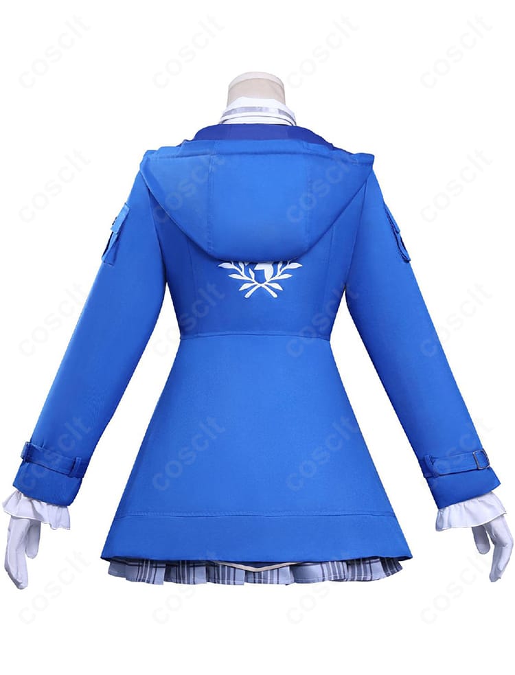 雨海ルカ コスプレ衣装の背面全体。コートの落ち感と背面ライン、スカートの広がりが分かるアングル。