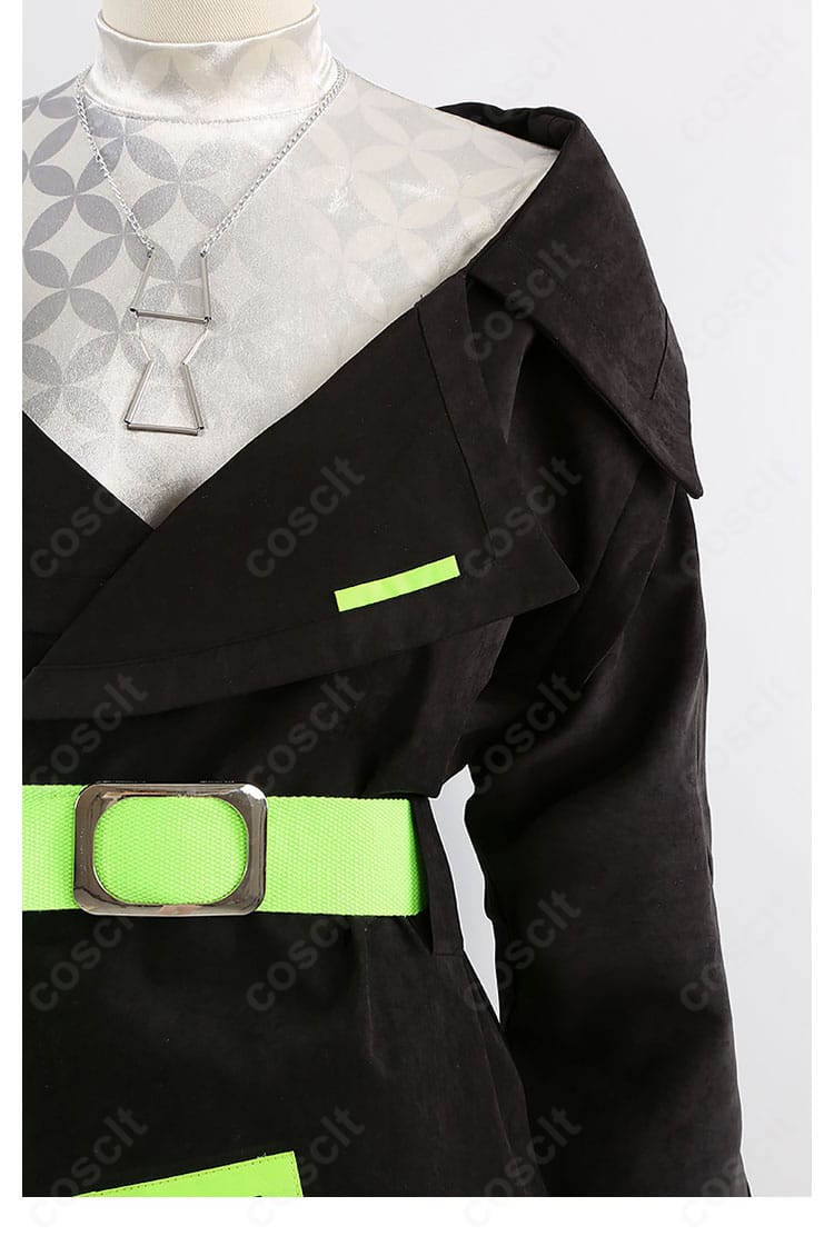 フラジールver. 襟周りのディテール。生地の重なり、縁取り、留め具の仕上がりを近接で表示。