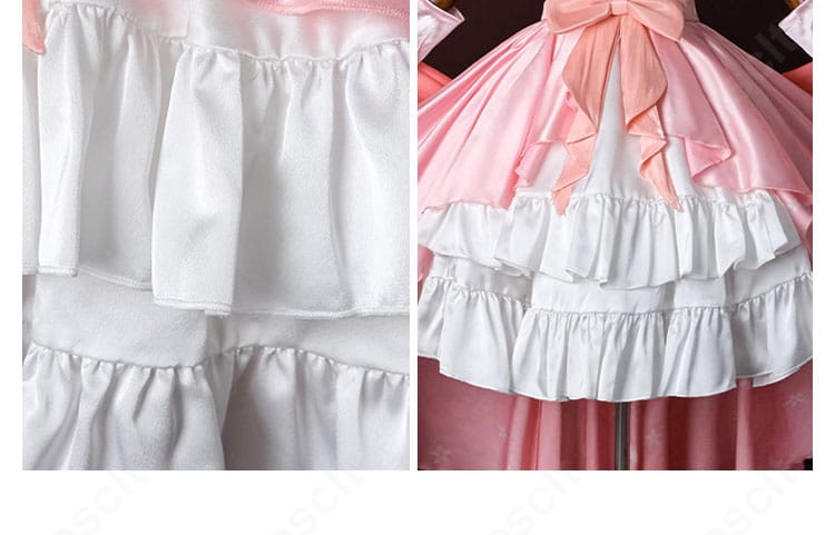 スカート部分の装飾ディテール。裾の広がりと装飾パーツの配置、発色の良さが伝わる接写。