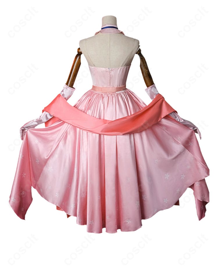 加藤恵ドレス衣装の背面図。背面開閉仕様とスカートのドレープ、腰の大きなボウ装飾までディテールを明瞭に表現。