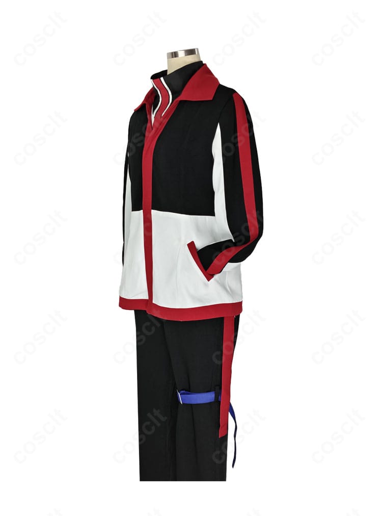 Limbus Company ユーリ コスプレ衣装のサイドビュー。肩周りの可動域と美しいラインがわかる横からのシルエット