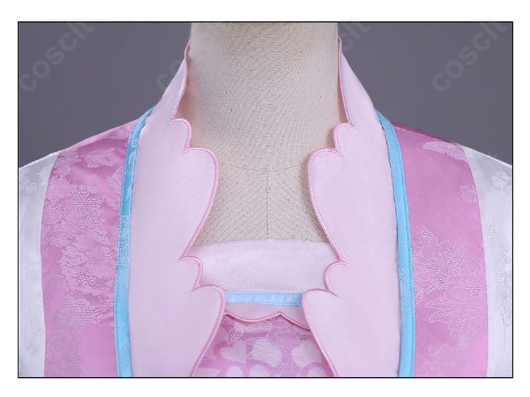 薬屋のひとりごと 里樹(里樹妃)コスプレの襟元ディテール。端正な縫製と清楚な首元デザインを近接で撮影