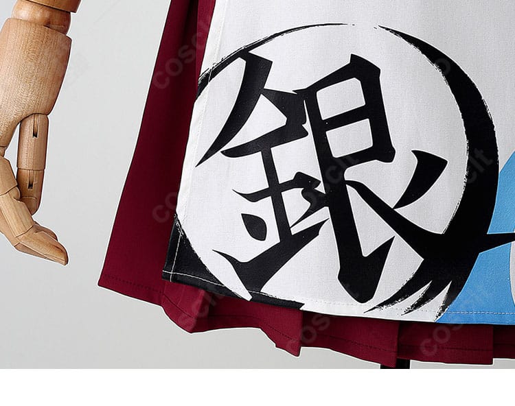 銀魂 神楽 ウエイター衣装の裾デザインと装飾ディテール。動きやすさと美観を両立する構成。