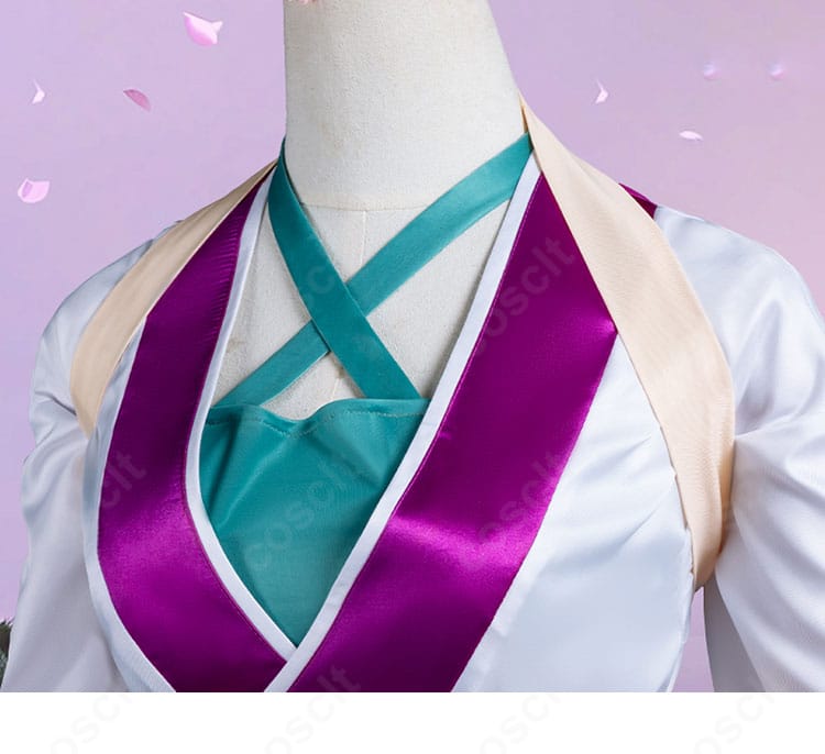 ストリノヴァ 香奈美「世紀の歌姫」コスプレ衣装の襟元装飾アップ。エレガントなデザインが印象的。