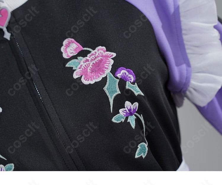胸元の花飾り詳細画像｜華やかなアクセントが特徴のコスプレ衣装ディテール