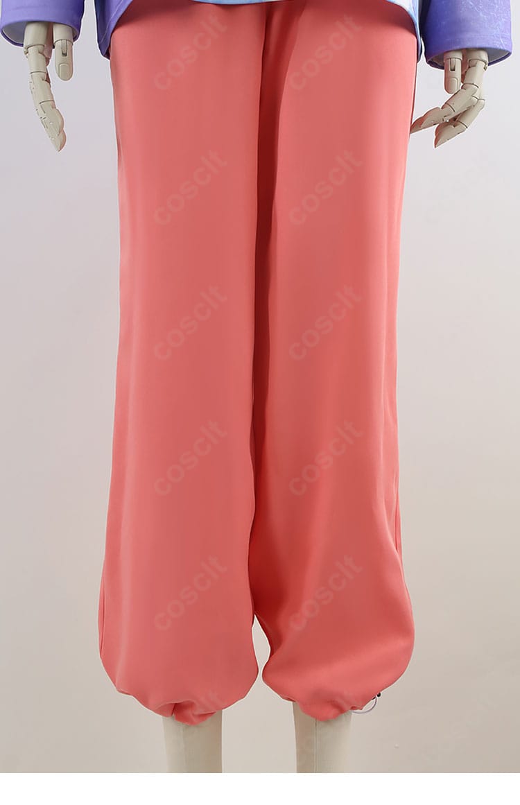 パンツ部分の装飾ディテール｜スタイリッシュな線と模様が特徴的