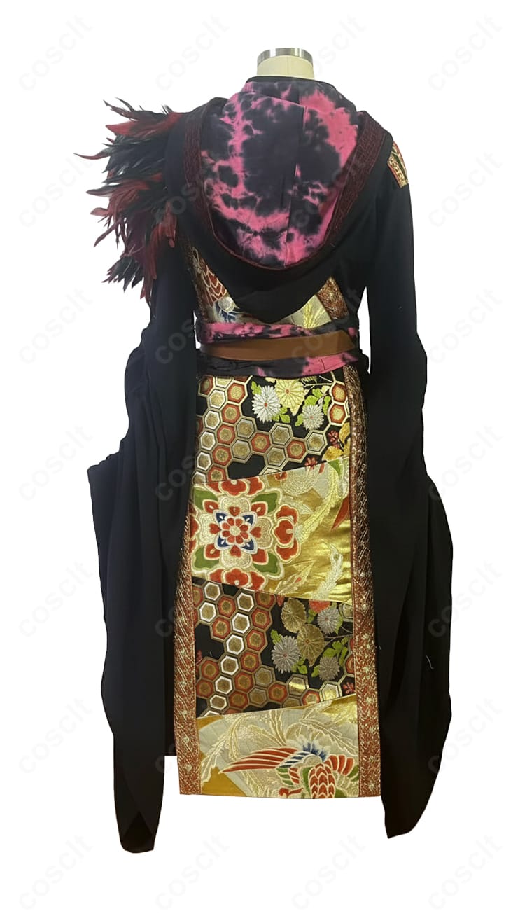 十蘭 コスプレ衣装の背面ディテール。背中のラインと全体バランスが確認できる写真