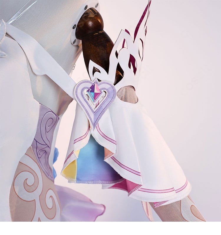 袖の装飾ディテール｜キュレネ コスプレ衣装 上品な仕上がり