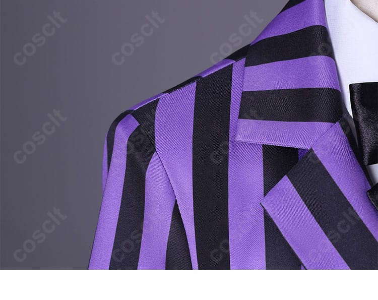 ウェンズデー コスプレ衣装 外套ショルダー装飾ディテール|肩の縫製と立体的な仕上がりを確認