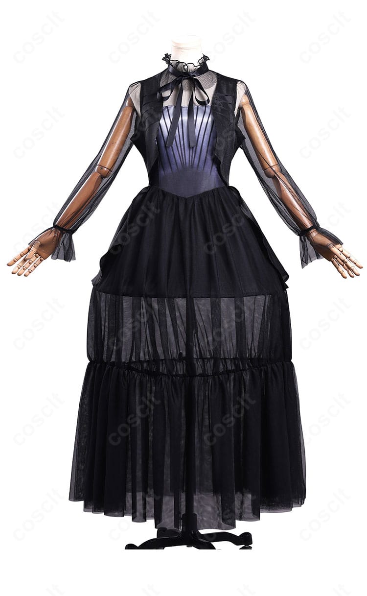 ウェンズデー コスプレ衣装 正面全体写真。黒を基調にしたエレガントなデザインが魅力。