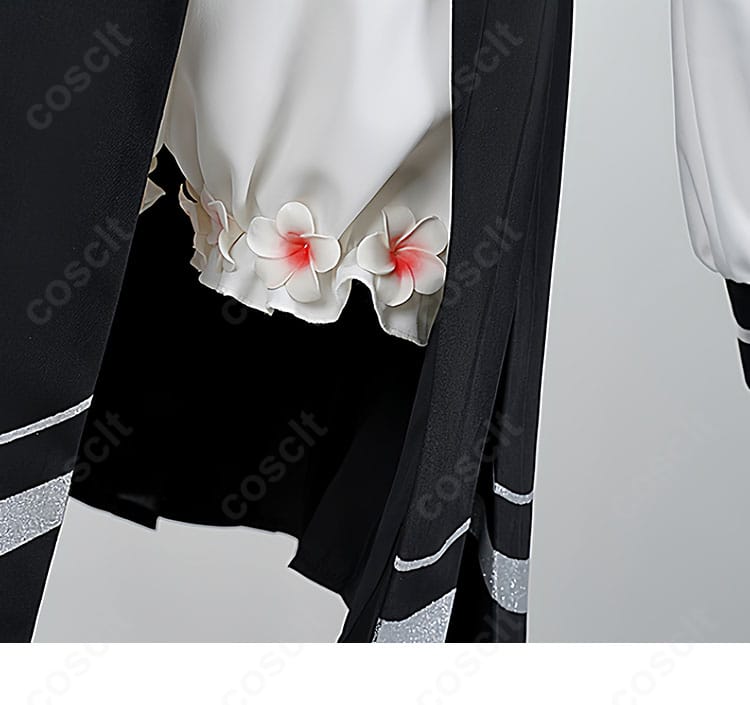 桜羽エマ コスプレ衣装 パンツ裾の花飾りディテール｜華やかで個性的なアクセントが魅力