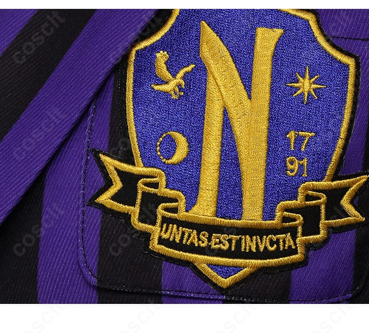 ネヴァーモア学園 制服 コスプレ衣装 胸元エンブレム刺繍ディテール｜細部まで再現された高品質デザイン