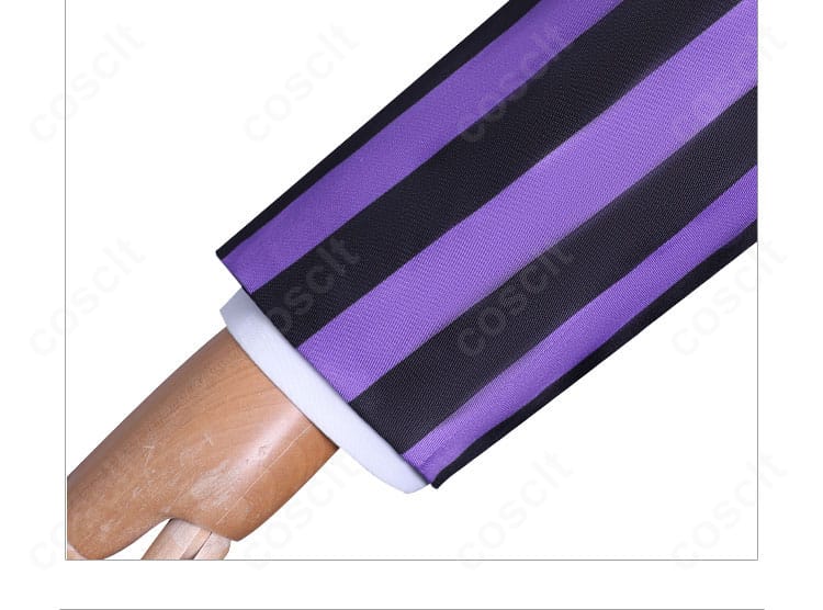 ウェンズデー コスプレ 衣袖装飾 ディテール｜袖口のステッチとボタンもリアルに仕上げ。