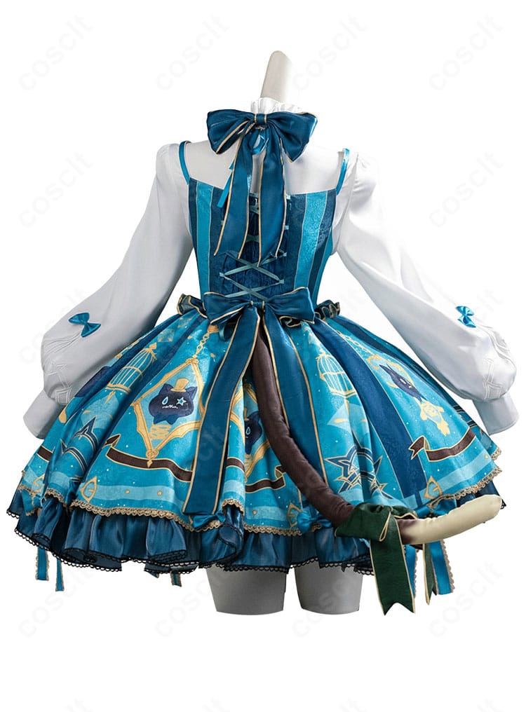 原神 リネット カフェinソウル コスプレ衣装 背面図。大きな蝶結びとしっぽ風アクセが可愛いポイント。
