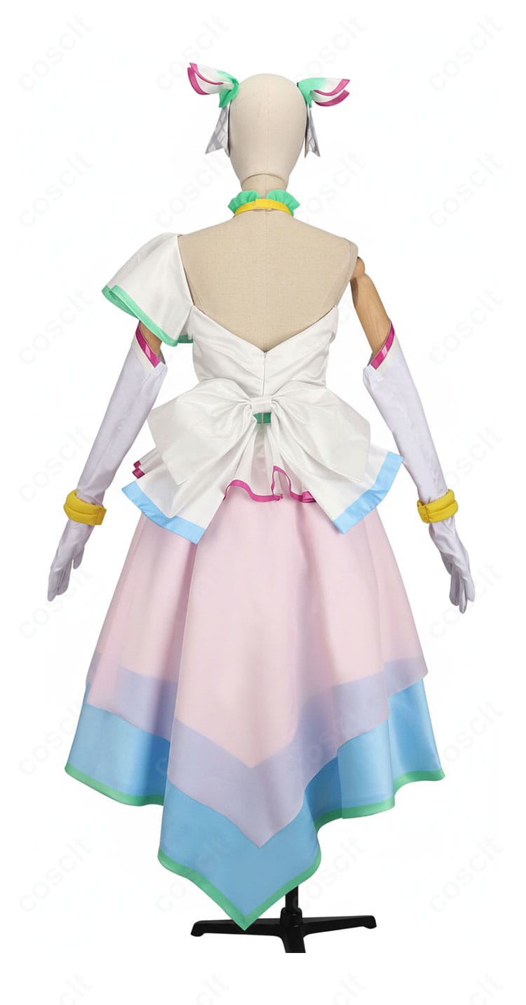 キュアズキューン コスプレ衣装 背面画像|背中の大きな蝶結びとスカートのレイヤーデザインが魅力