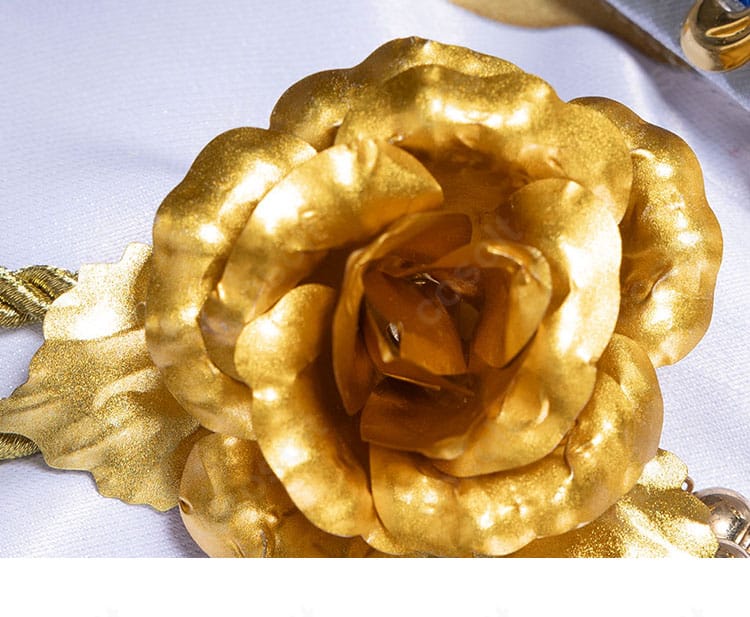 プロジェクトセカイ 東雲彰人 ノウブル・パラディン コスプレ衣装の花柄胸飾り詳細