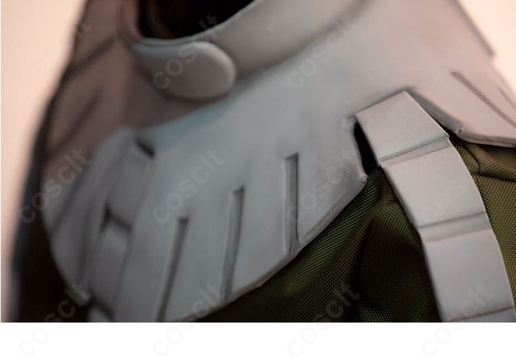服装衣肩装飾細部図|ジオン軍Ver. コスプレ衣装の肩パーツ装飾をアップで紹介。質感もしっかり再現、仕上がりチェックにどうぞ。