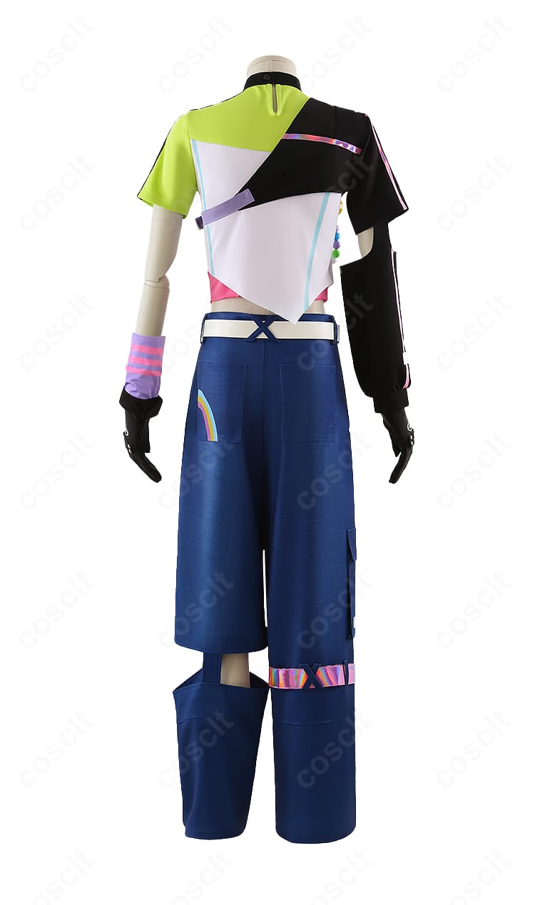 コスプレ衣装の背面写真。背中のデザインまで丁寧に再現しています。