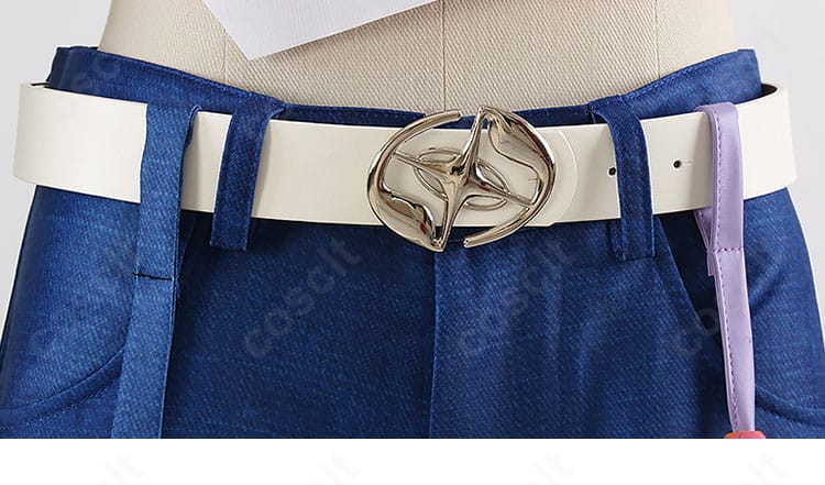 腰ベルトの装飾アップ写真。コーデ全体を引き締める魅力的なデザインです。