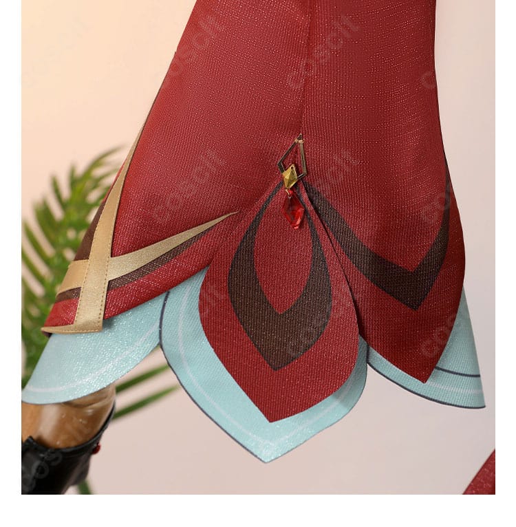 レム衣装の袖口の飾り|クリスマスの装飾が施された袖口