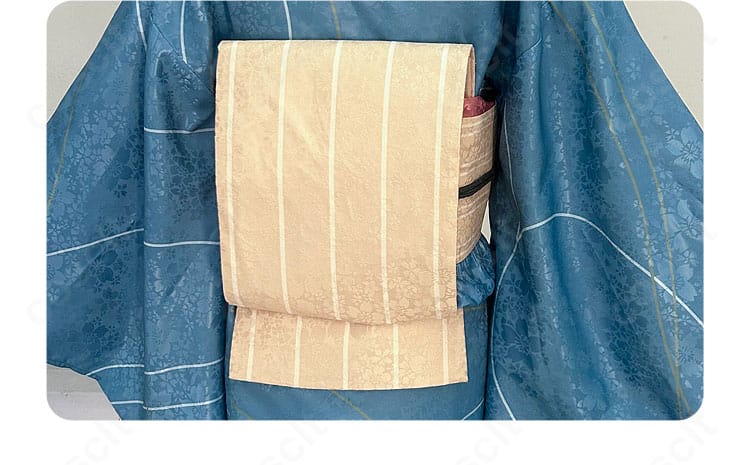 "二十世紀電氣目録 百川稲子 コスプレ衣装の背面装飾のディテール。アクセントとなる装飾が特徴的。"