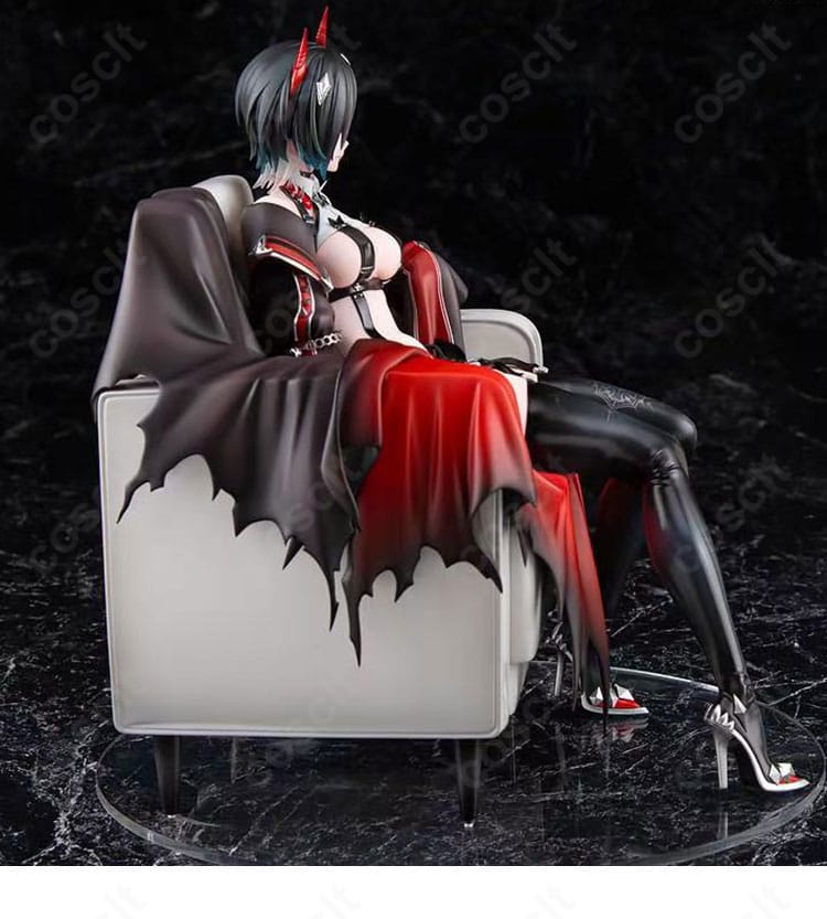 アズールレーン ウルリッヒ・フォン・フッテン コスプレ衣装 側面スタイル｜クールで重厚なシルエットをチェック