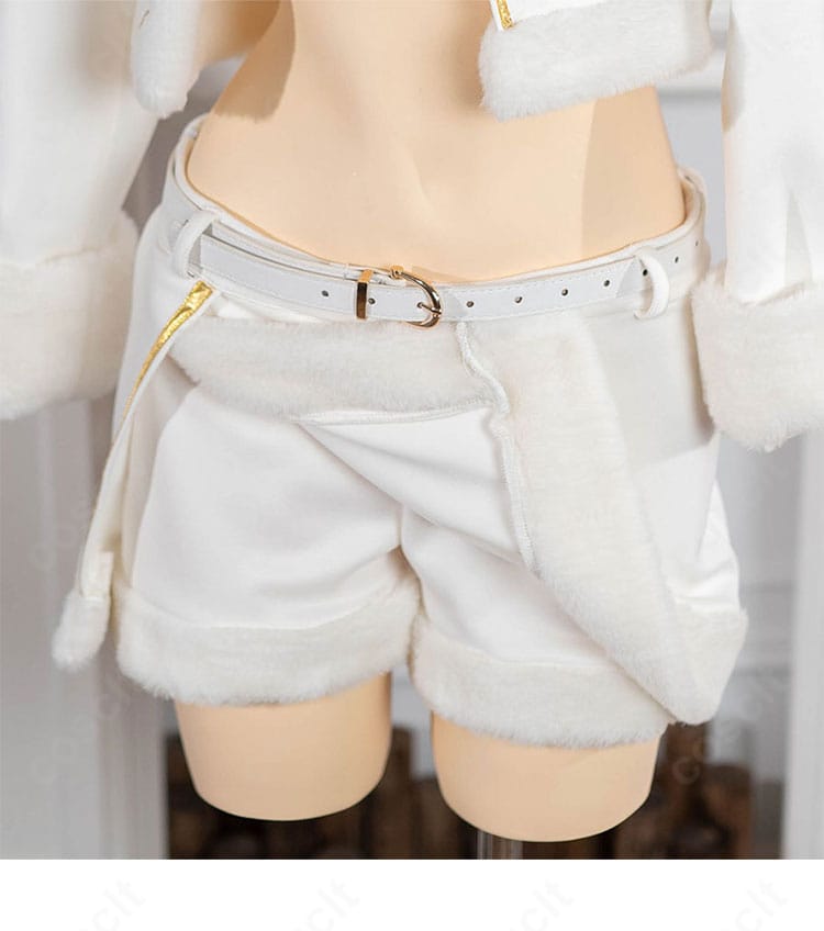 ブラン衣装ショートパンツの装飾ディテール