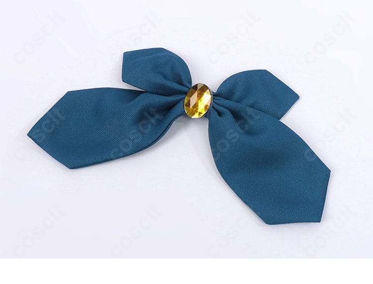 襟元のスカーフ(リボン結び)のアップ|結び目のボリュームと位置