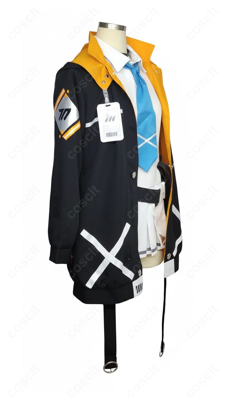 右側面:ベルトとホルスターの装着位置、コートのサイドラインを見せた音瀬コタマ学園制服コスプレ。