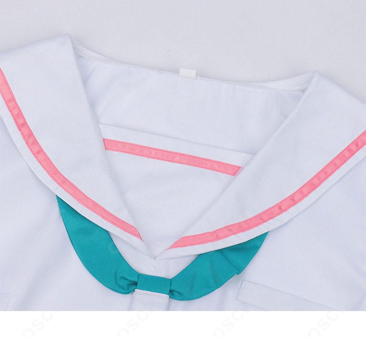 襟元とスカーフ装飾のディテール（超かぐや姫！ 酒寄彩葉 制服）