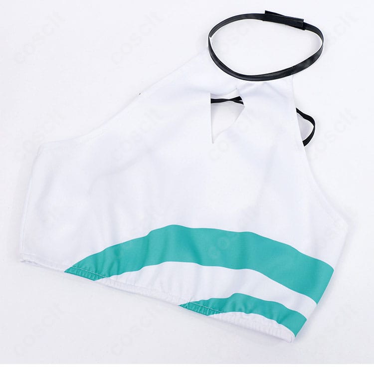 トップスの装飾ディテール接写。和風モチーフの装飾が質感良く仕上がっている様子。