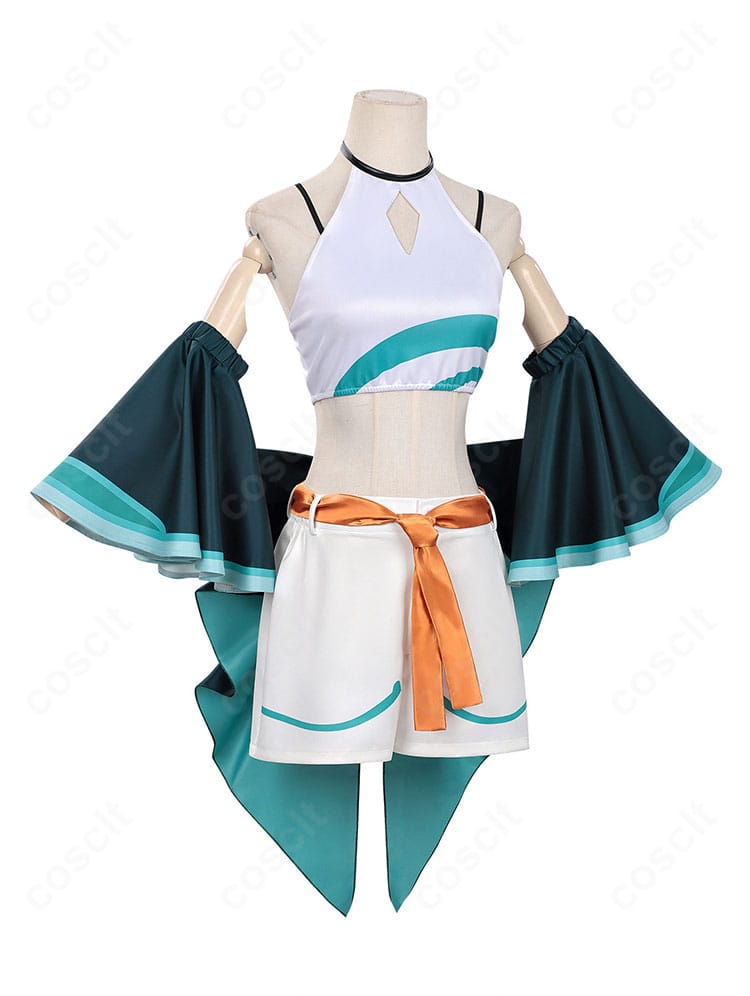 超かぐや姫 月見ヤチヨ風コスプレ衣装の側面。袖のシルエットとウエストライン、ショートパンツのフィット感を確認。