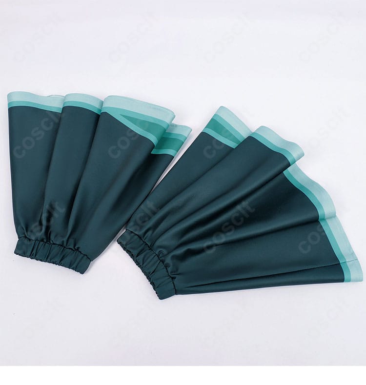 袖口の装飾ディテール。和風の意匠と端処理の丁寧さを確認。