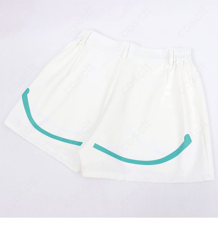 ショートパンツ背面ディテール。シルエットを整える縫製ラインと装飾の見え方。