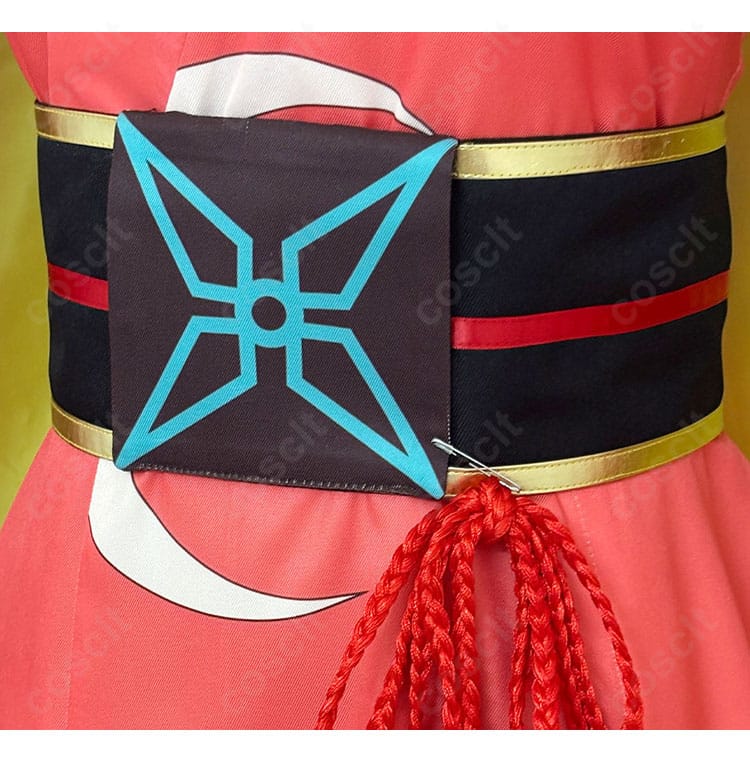 コルセットベルトと腰飾りの装飾ディテール接写。ウエスト周りの質感を強調。