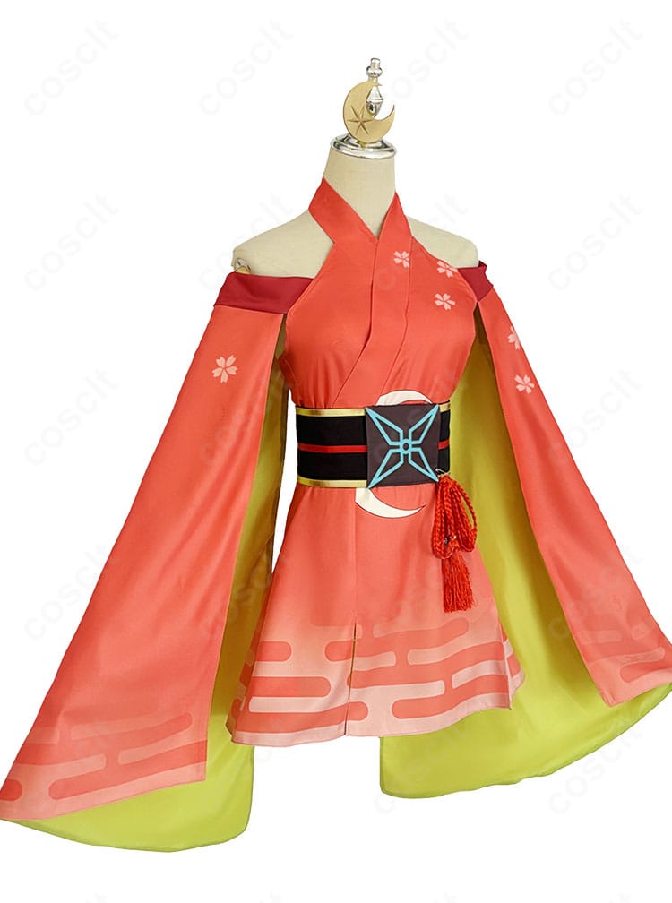 かぐや姫風コスプレ衣装の側面。ウエストマークとスカートのラインを確認できる角度。