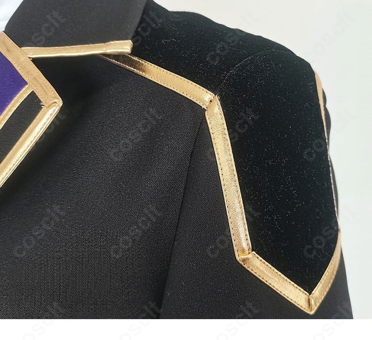 肩から袖にかけての装飾・切替ラインのディテール