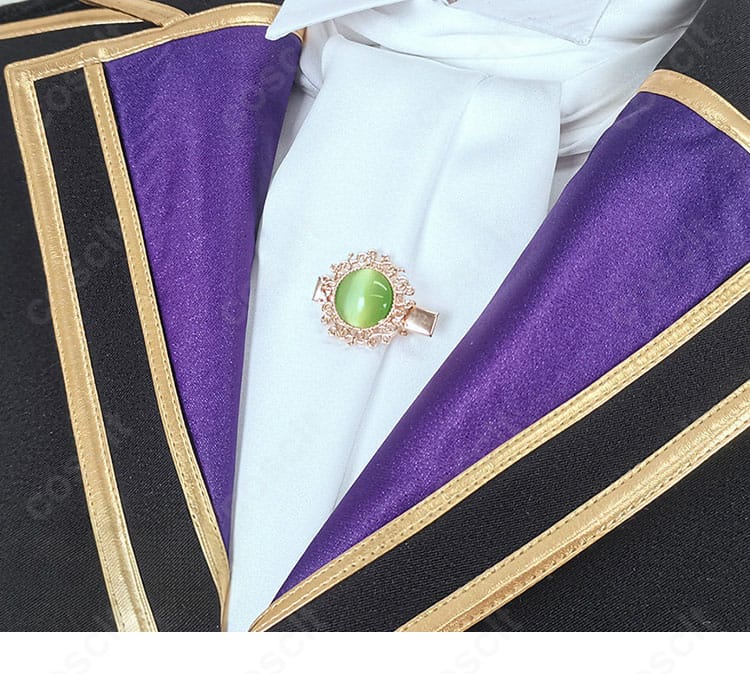 襟元まわりの装飾ディテール（スカーフ結び）