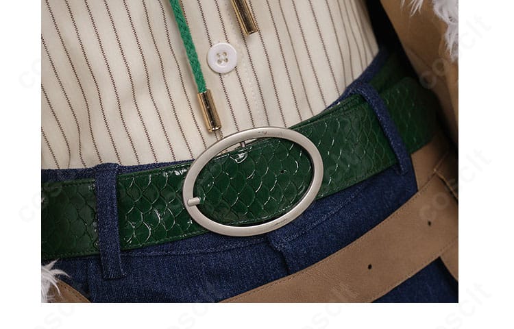 ウエスト周りの装飾ディテール。ベルトや金具パーツの質感と配置を強調。