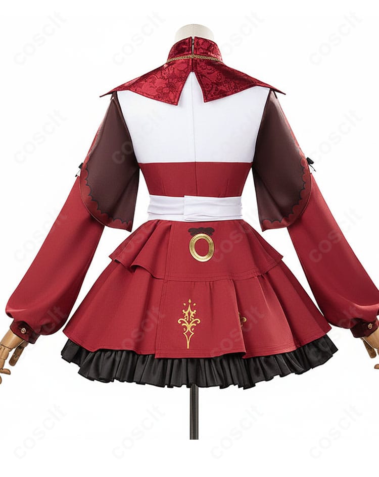 レッドディザイア勝負服コスプレ衣装の背面ディテール。腰蝶結びの位置やスカートの広がり、背中のラインが分かる画像。