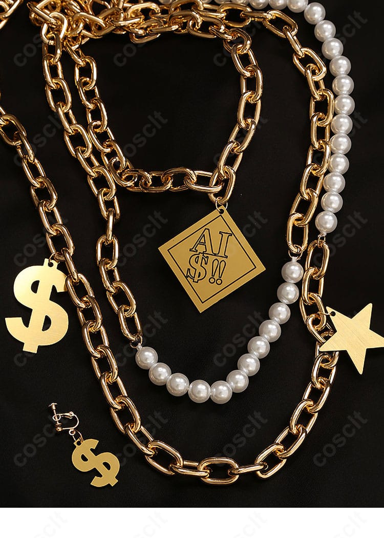 耳飾りなどアクセサリーの細部。金具の質感とコーデ全体のアクセント