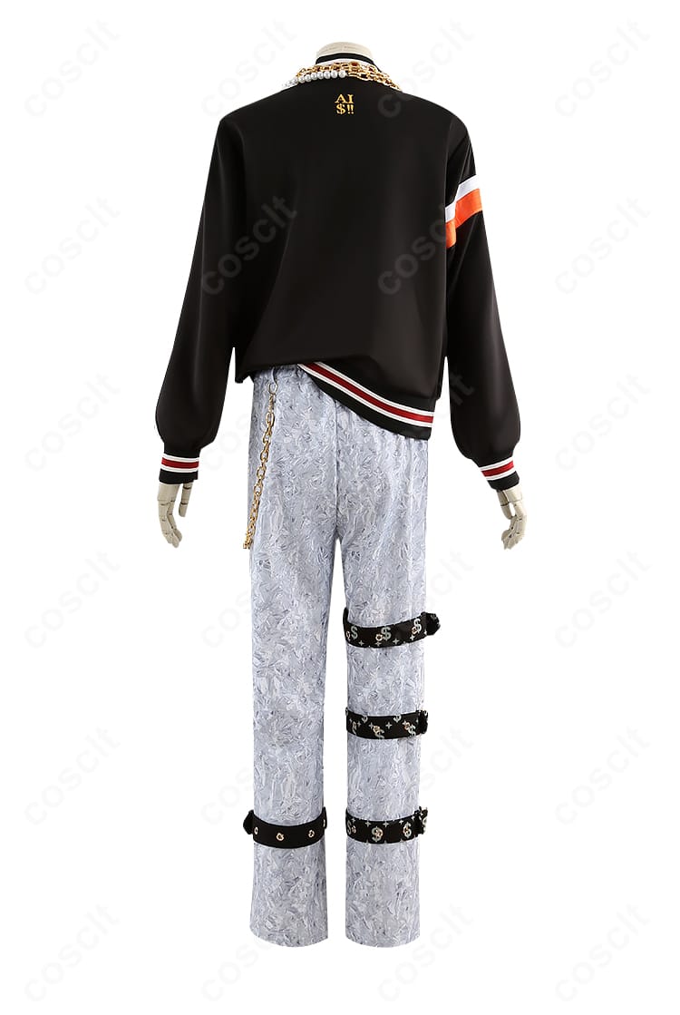 ステージ衣装の背面全体。ヨーロピアン風の後ろ姿とシルエットをチェック