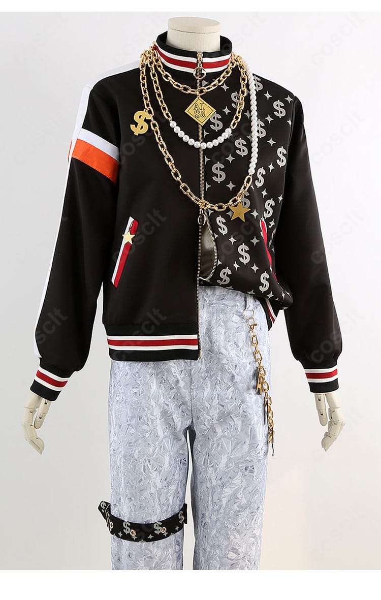 装飾のディテール。飾りチェーンや装飾パーツの質感と配置を拡大表示