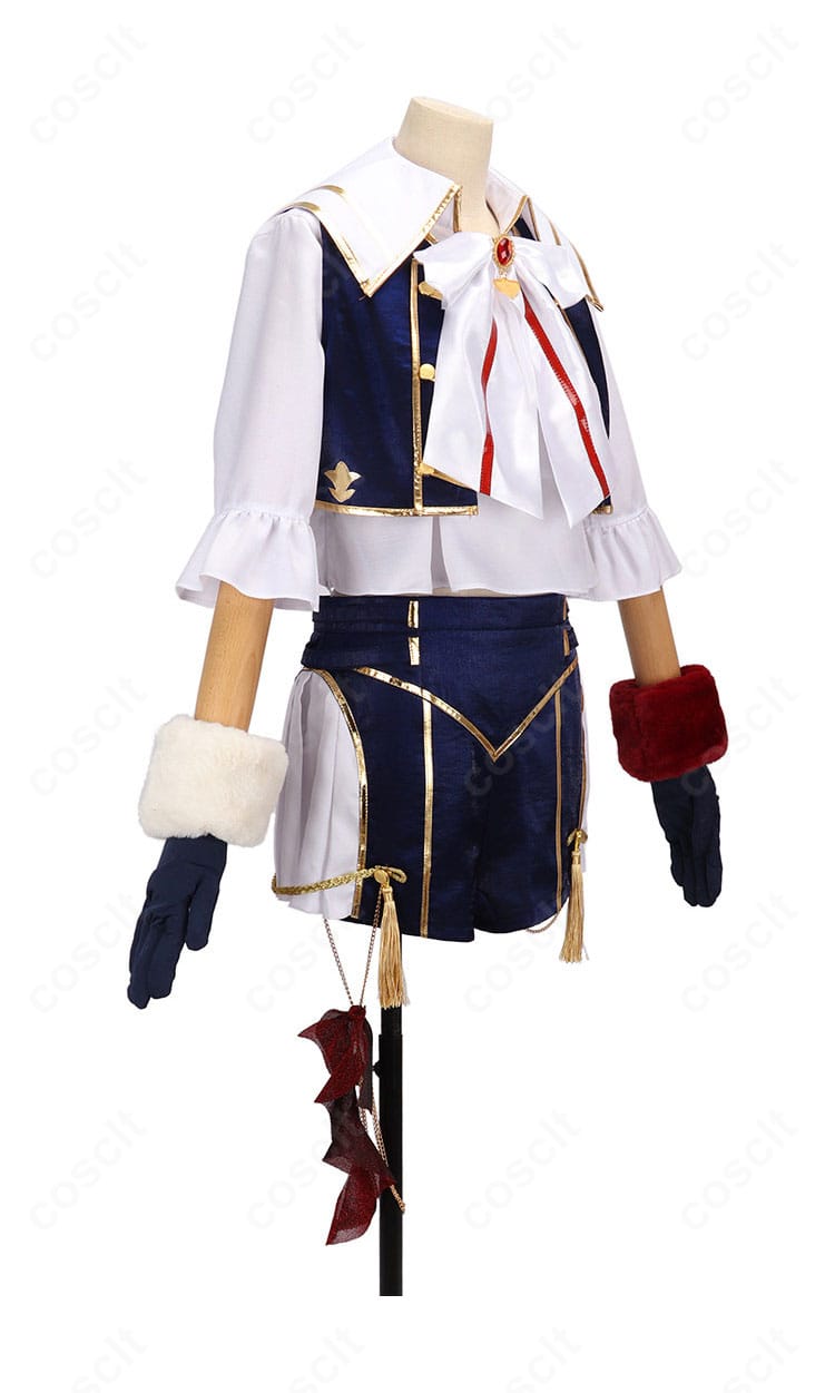 にじさんじ ドーラ 共通衣装 コスプレの側面。コートのシルエット、ショートパンツの丈感、手首・太もも飾りの配置を確認